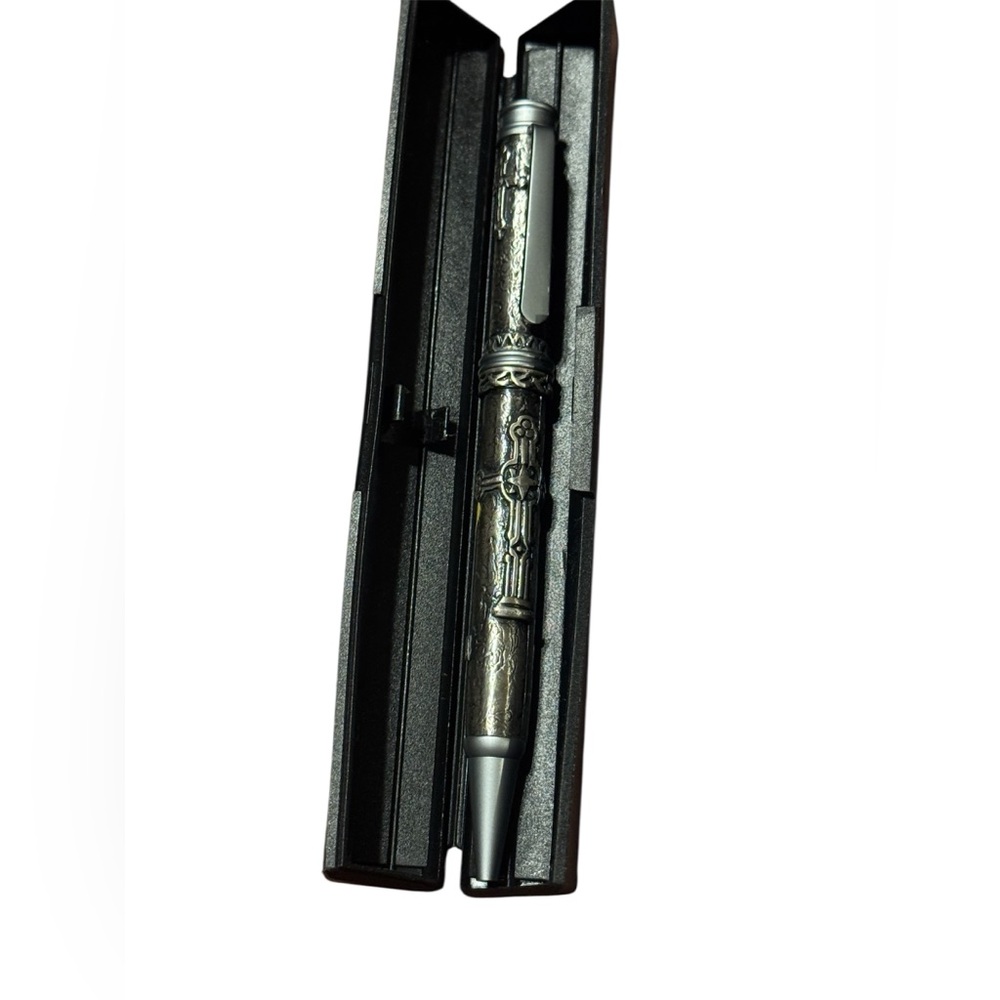 Cross Design pen- very interact design, heavy. New in box